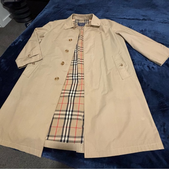 Burberry Beige Raincoat (Vintage)